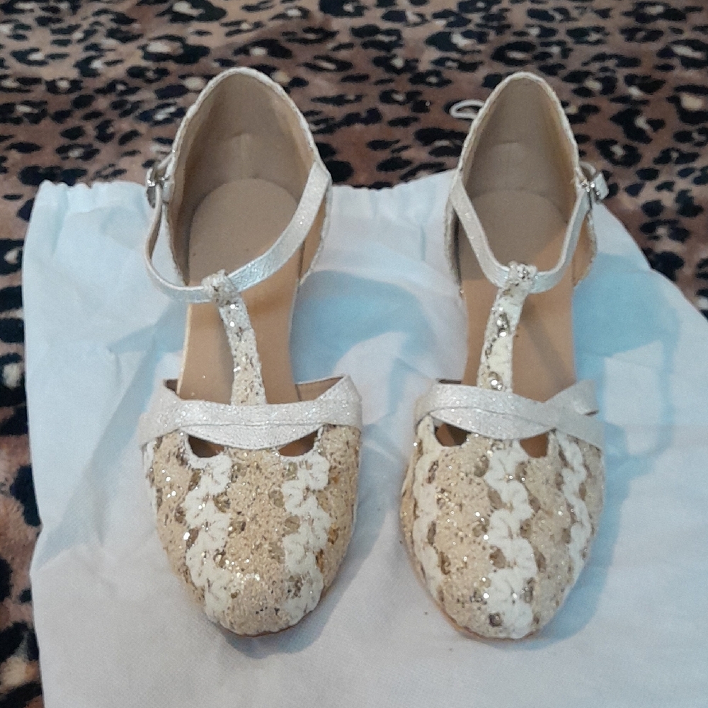 Elegant Cream and Gold Women's Shoes